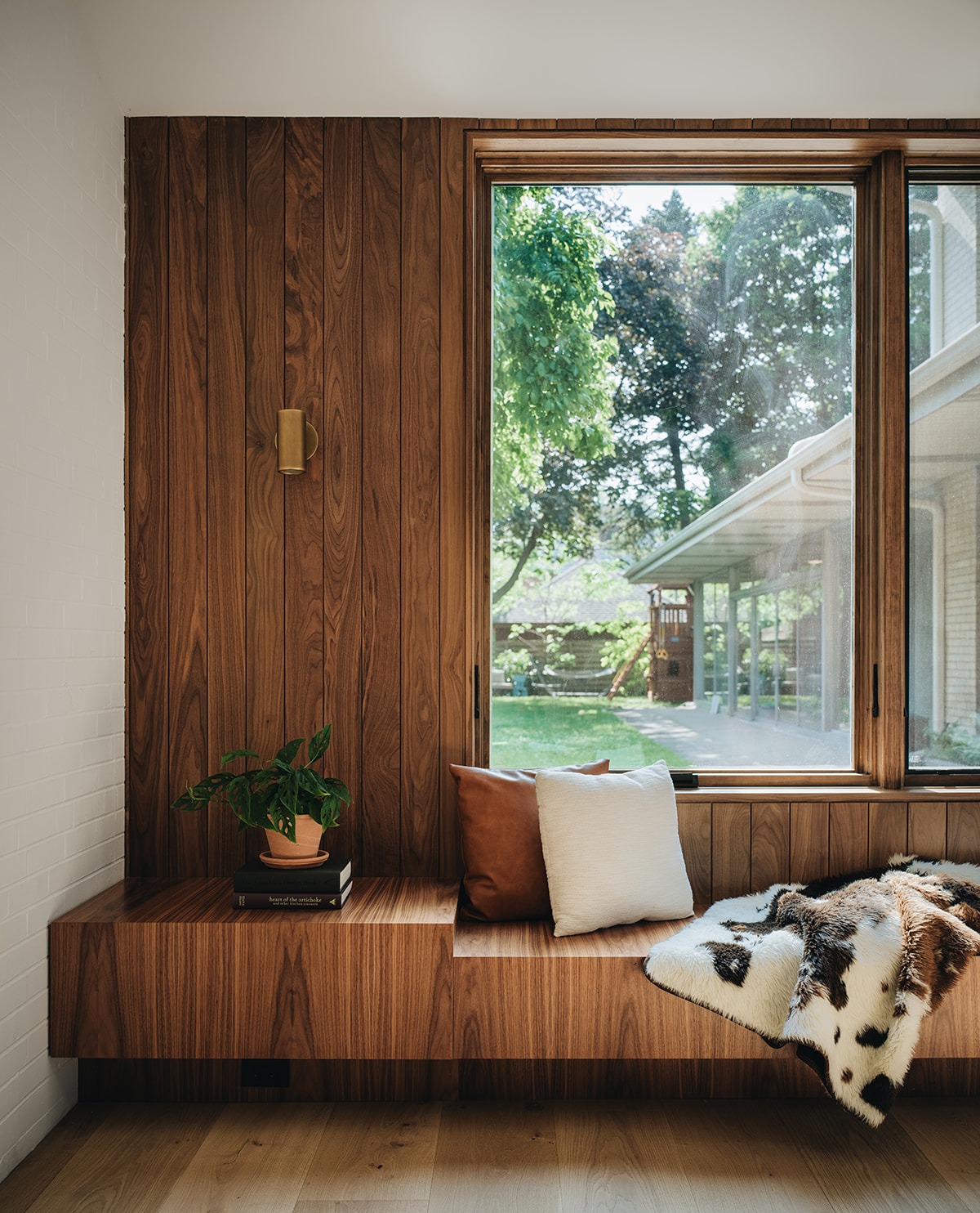 Sliding windowside seating