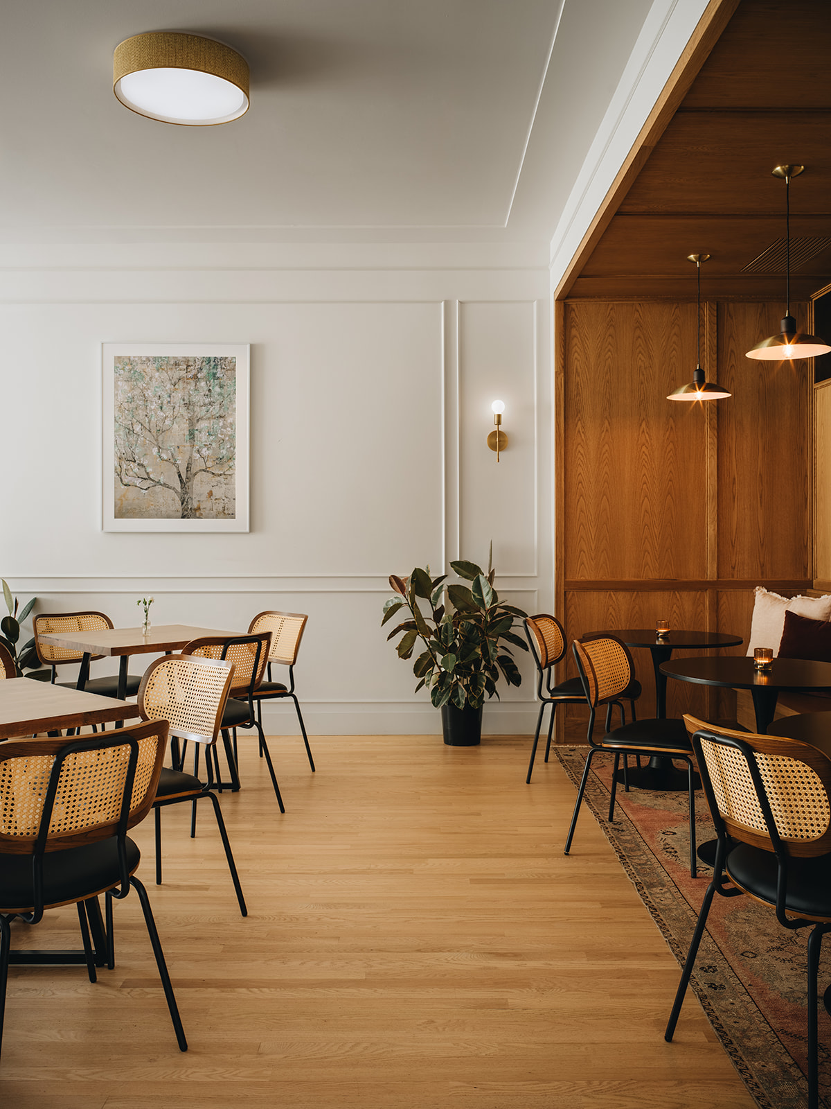 Zoomed view of the hardwood floor and banquet seating at a cafe in Oak Park, IL