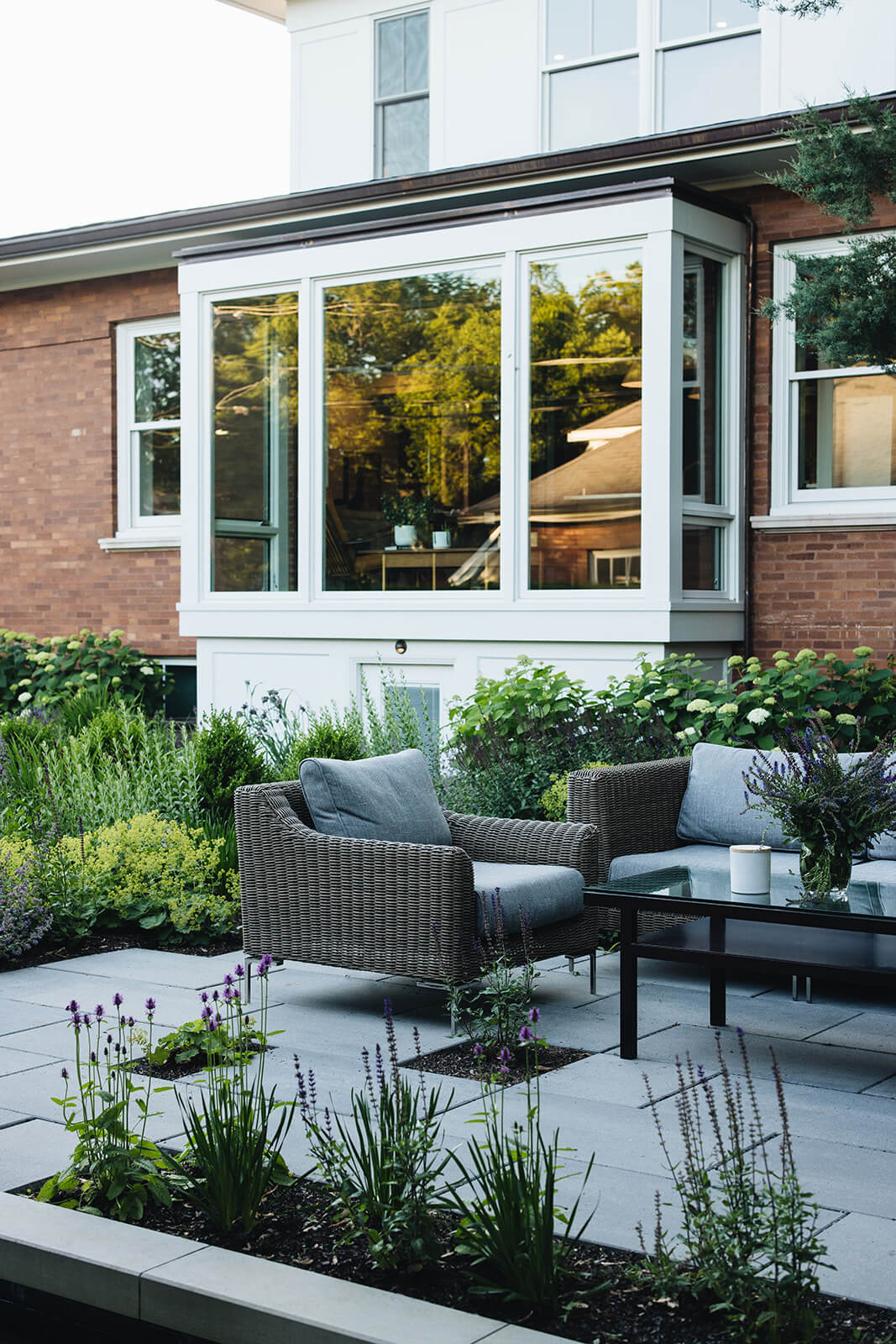 modern outdoor sitting area