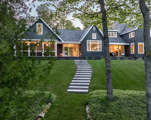 Modern Lakeside Cottage Design