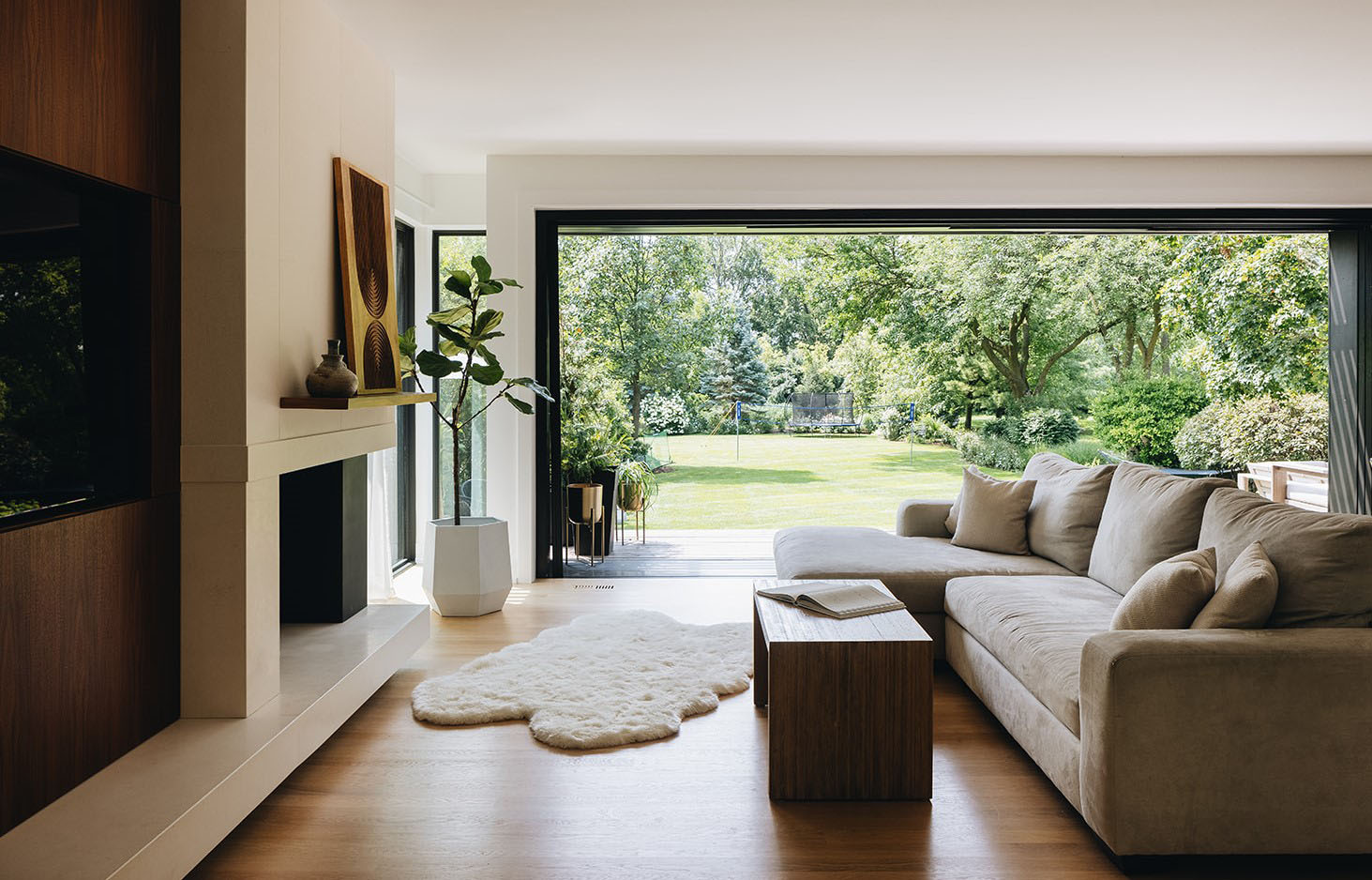 interior of the modern illinois home